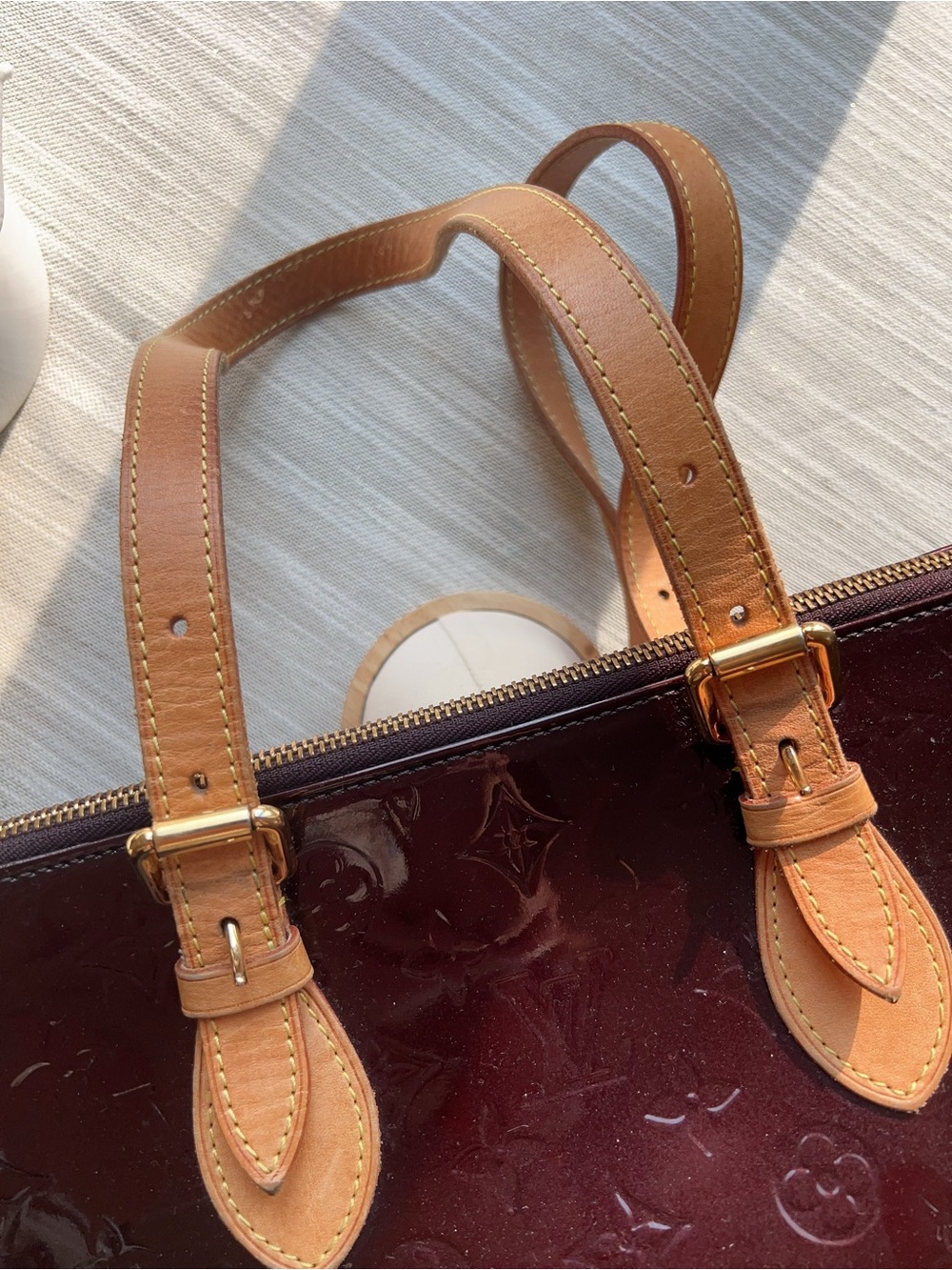 LOUIS VUITTON AMARANTE VERNIS ROSEWOOD AVENUE BAG - Picture 2 of 12